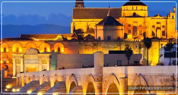 kinh nghiệm du lịch tây ban nha tự túc Cầu La Mã