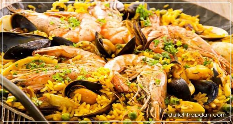 Cơm thập cẩm Valencia